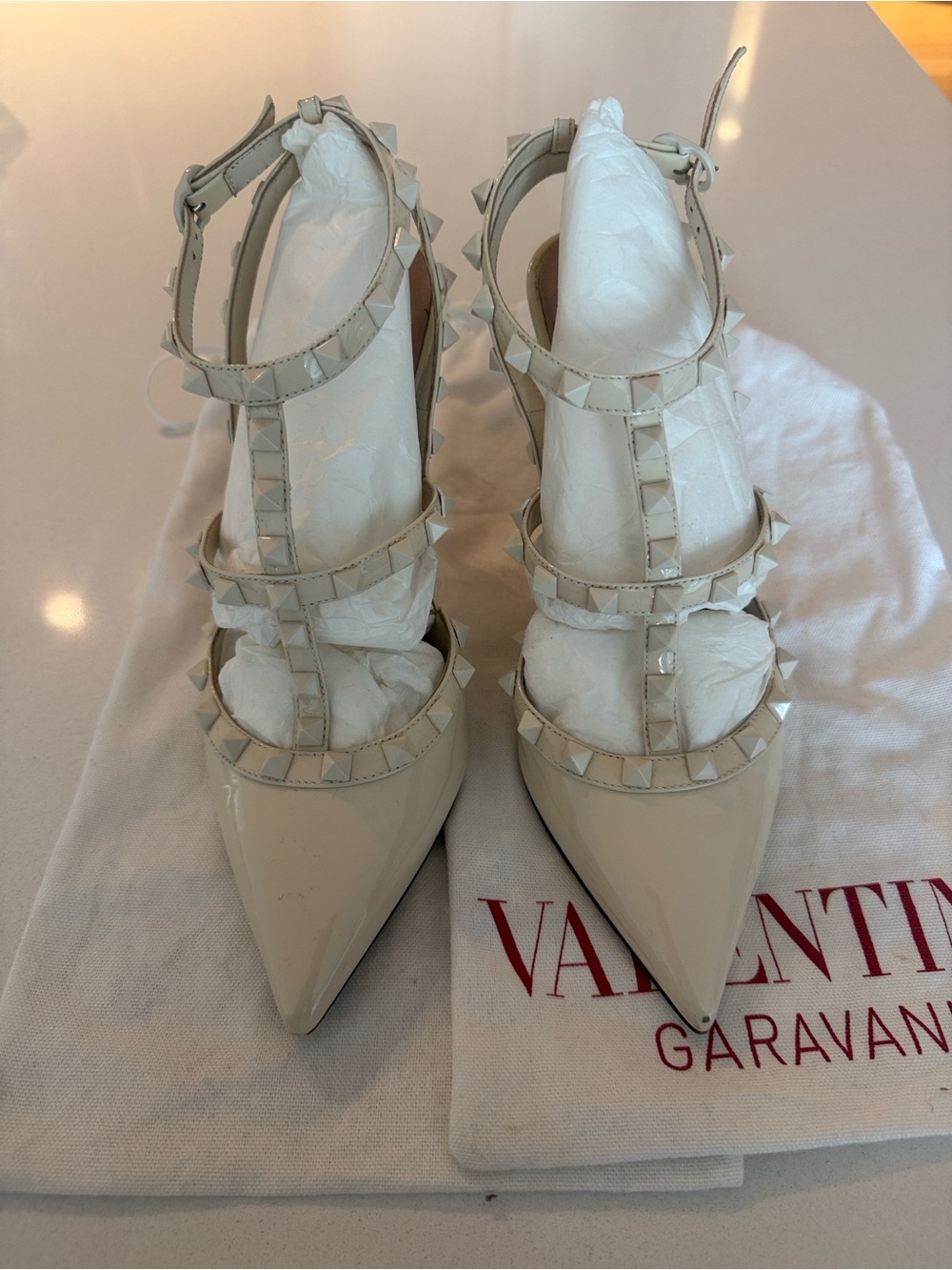 Valentino Garavani Patent Rockstud Caged 100MM Pump in Ivory